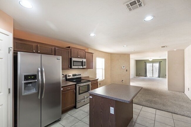Building Photo - Beautiful Home W/Solar Panels