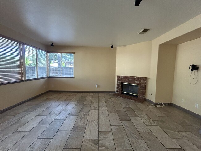 Building Photo - 37978 Spur Dr