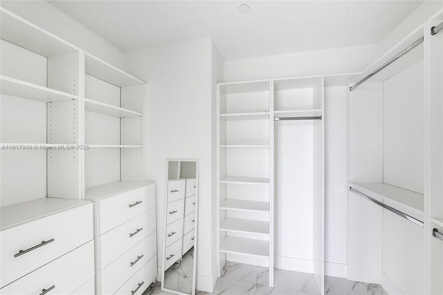 Building Photo - 2000 Metropica Way