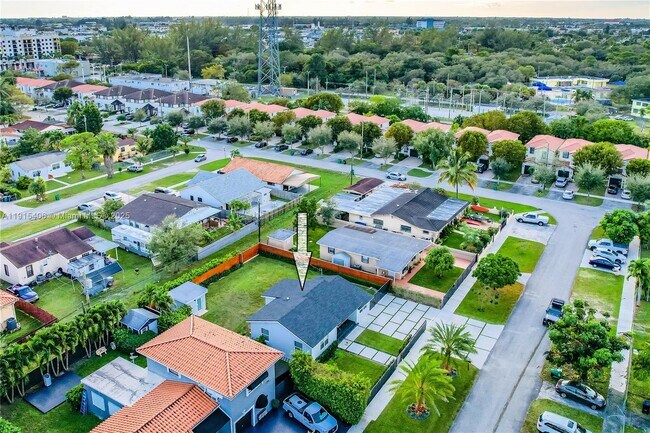 Building Photo - 6860 SW 37th St