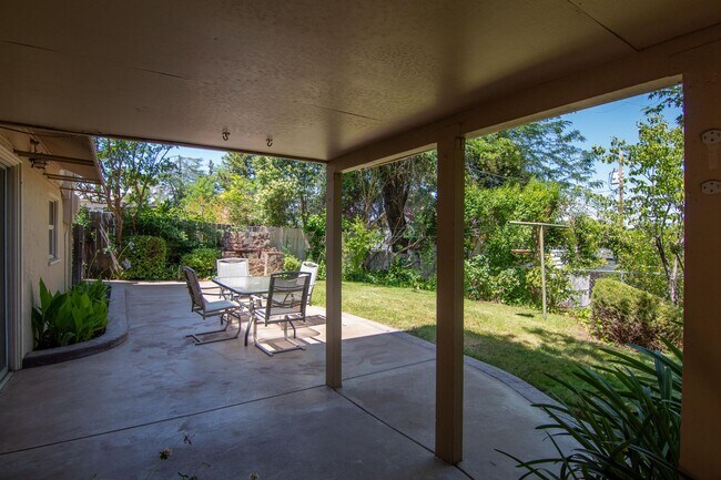 Building Photo - MOVE IN SPECIAL: $400 OFF FIRST MONTHS RENT! LANDSCAPING INCLUDED!