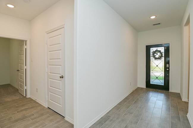 Building Photo - 5707 Aurora Grns Ln