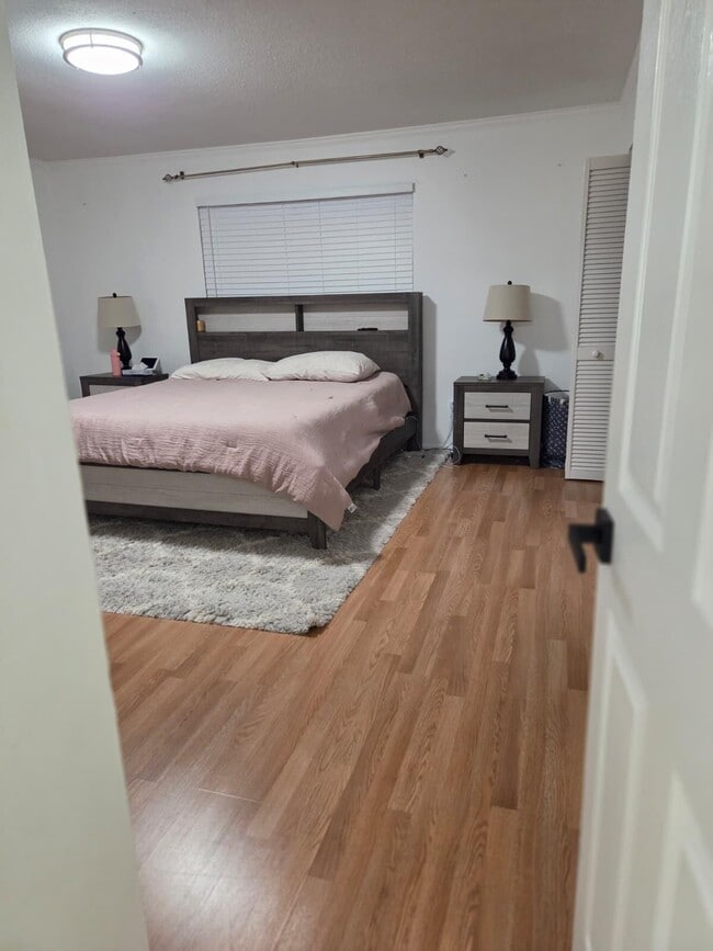 Building Photo - 810 Sandtree Dr