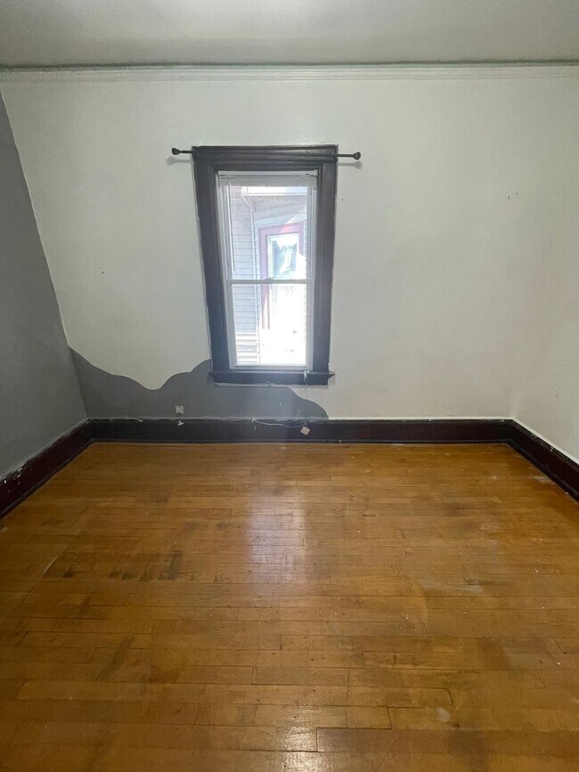 Building Photo - Charming 2-Bedroom Gem in the Heart of Mil...