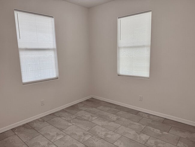 Building Photo - Brand New Home located in the heart of Tampa!
