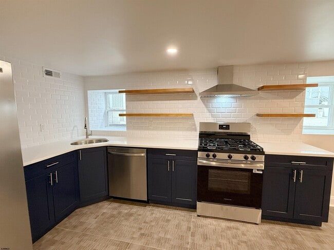 Building Photo - 102 S Raleigh Ave