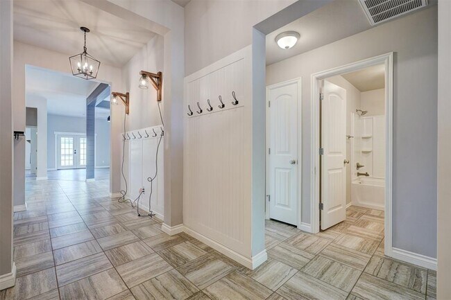 Building Photo - 12490 Native Hill Dr