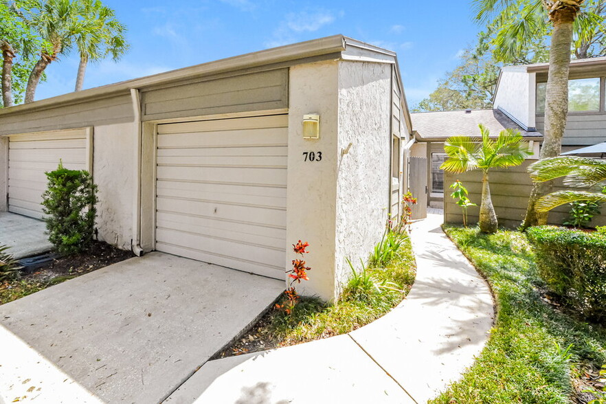 Primary Photo - 703 Drywood Ave