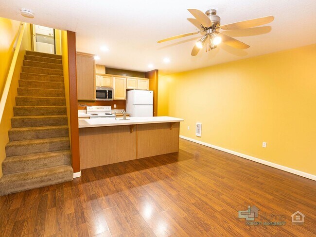 Building Photo - 5215 SE Pardee St