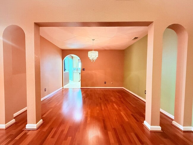 Building Photo - Charming and Move-in Ready, 3BD/2.5BA, Two-Story Townhome in Canyon Green at Canyon Lakes in San ...