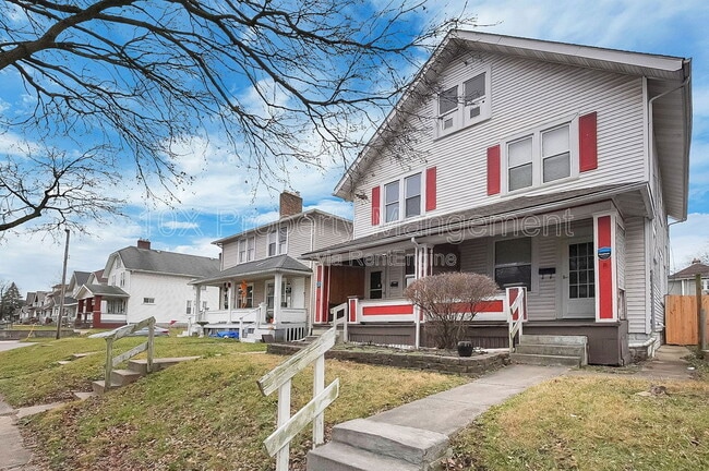 Building Photo - 275 N Warren Ave