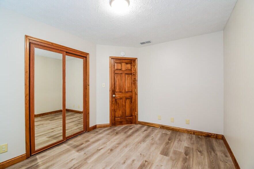 Building Photo - 8867 Sundrop Rd