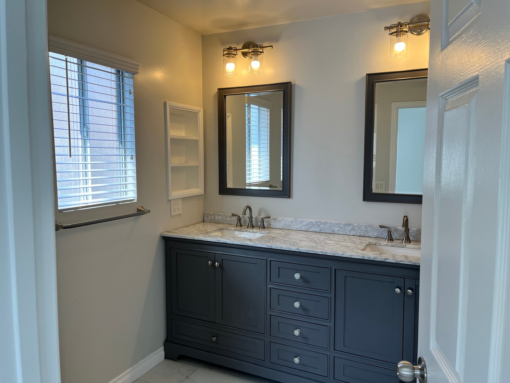 Master ensuite bathroom with double-sinks - 1345 E Grand Ave