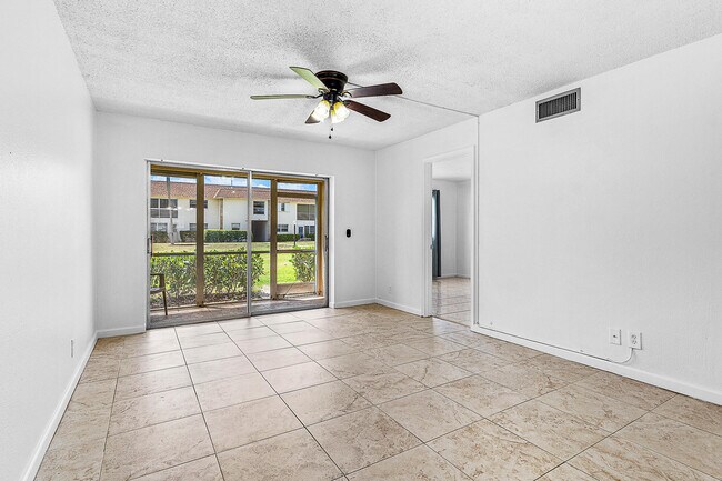 Building Photo - 9855 Sandalfoot Blvd