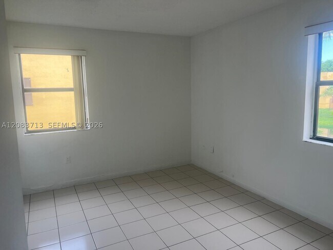 Building Photo - 560 NW 114th Ave