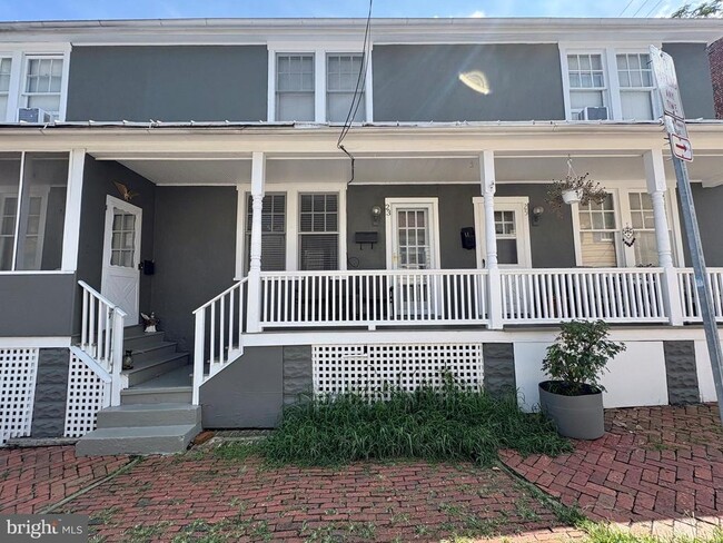 Primary Photo - 23 Cornhill St