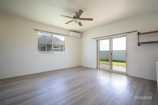 Building Photo - AVAILABLE NOW! Ready to move in 3-bedroom,...