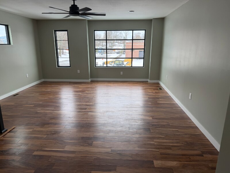 Building Photo - 577 English St