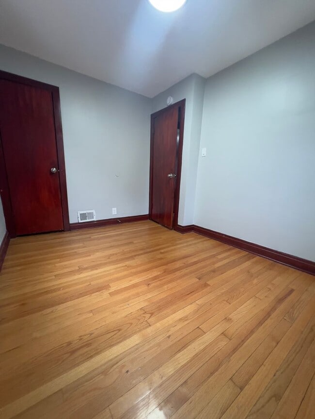 Building Photo - Beautiful  2 Bedroom House Available NOW in Burnham IL MUST SEE!!!