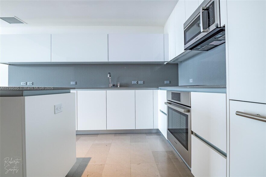 Building Photo - 88 SW 7th St