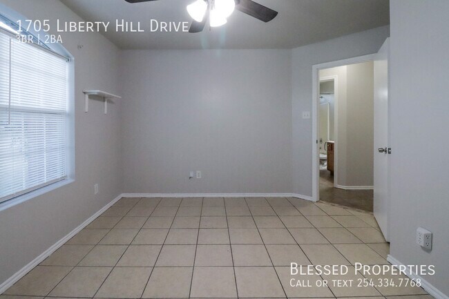 Building Photo - 1705 Liberty Hill Dr