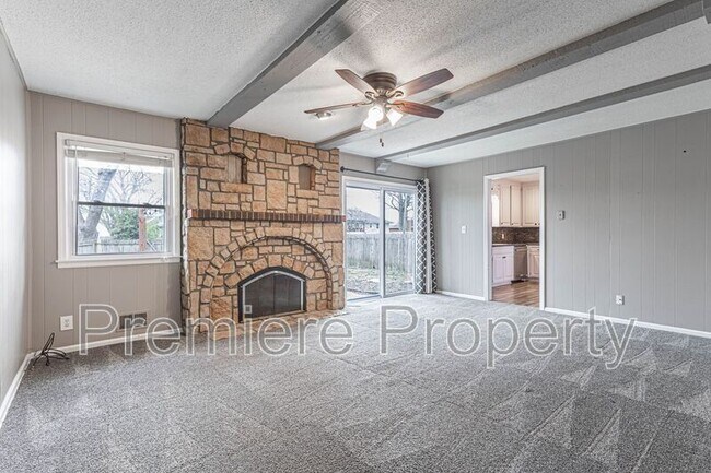 Building Photo - 1331 SW Horizon Dr