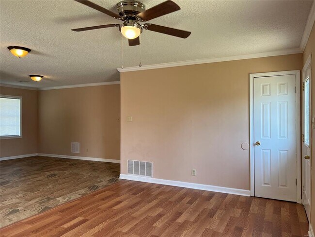 Building Photo - 4230 Fairwood Dr