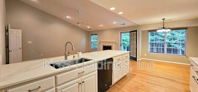 Building Photo - 215 Bayberry Ln