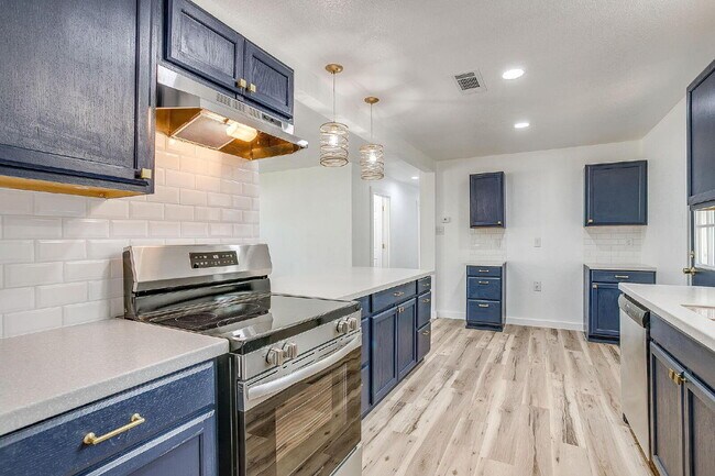 Building Photo - 521 Mesquite Ave N