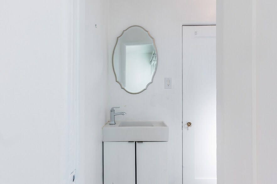 Building Photo - 128 S Harper Ave