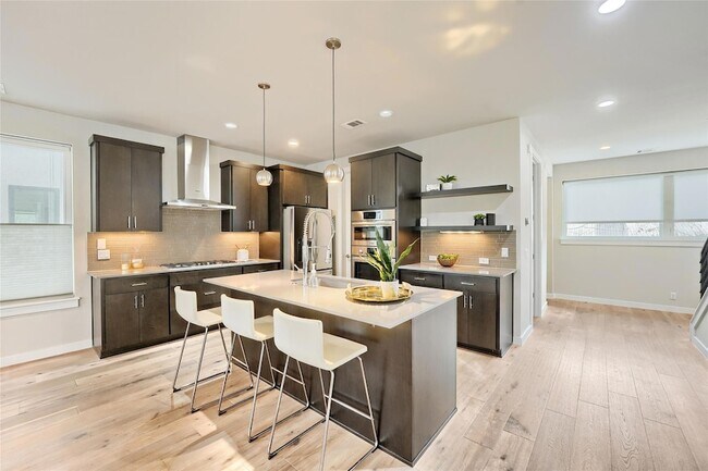 Building Photo - 2301 Bluebonnet Ln