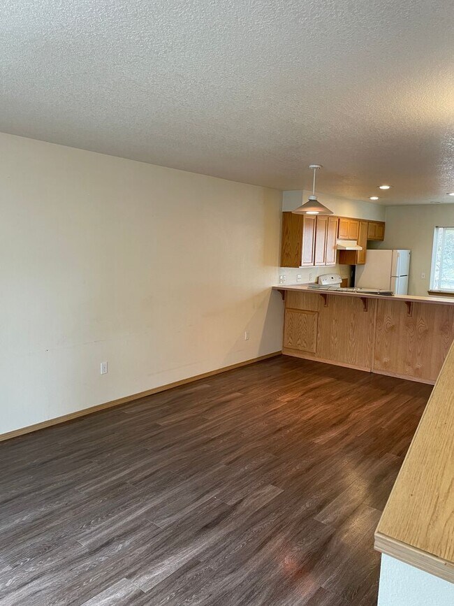 Building Photo - WMH150th03