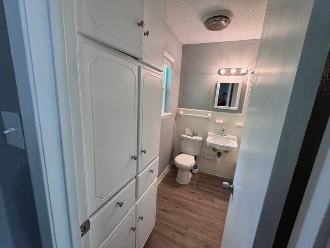 Building Photo - 309 E Dean Ave