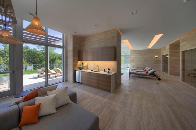 Building Photo - 16385 Biscayne Blvd