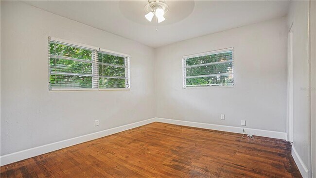 Building Photo - 5518 Riviera Dr