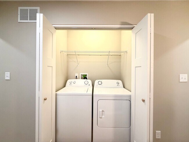 Building Photo - 511 Glenstone Springs Dr