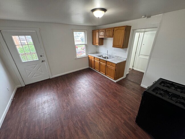 Building Photo - 2605 Walnut St