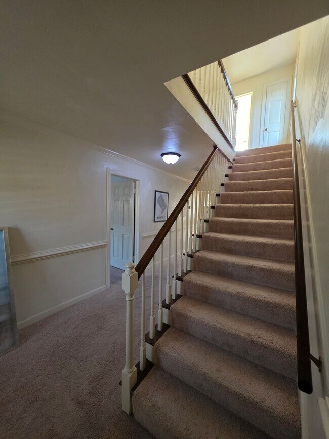 Building Photo - Ghent Square