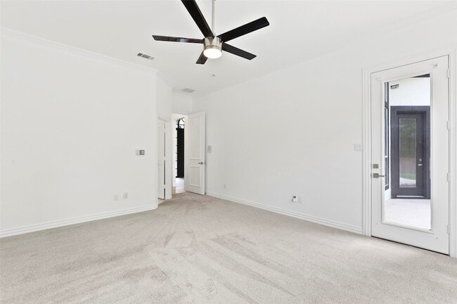 Building Photo - 914 Edgemeer Ln