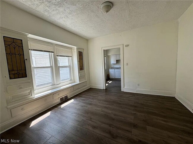 Building Photo - 13214 Svec Ave