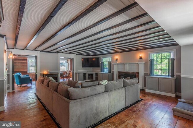 Building Photo - 607 Lancaster St