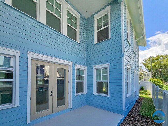 Building Photo - 408 E Oak Ave