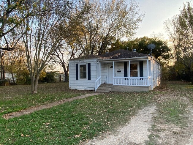 Building Photo - Single Family House