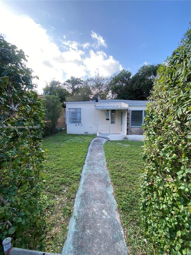 Building Photo - 170 NW 49th St