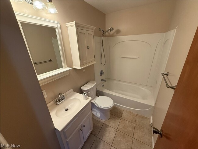 Building Photo - 2024 Delaware Dr SE