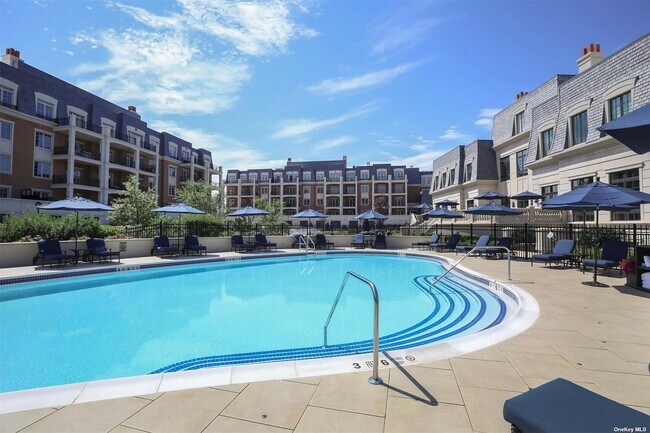 Building Photo - 3000 Royal Ct