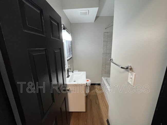 Building Photo - 1407 S Alabama St