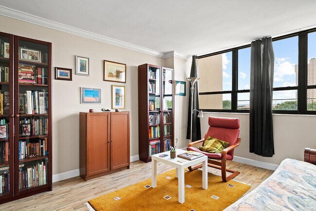 Building Photo - 5600 N Flagler Dr