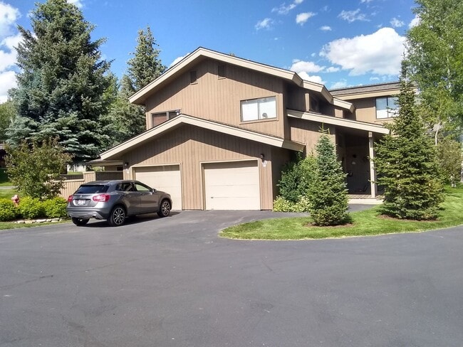 Primary Photo - 7 month Lease -3bd/2.5ba Fully Furnished S...