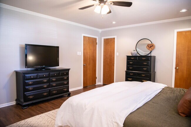 Building Photo - 3405 59th St